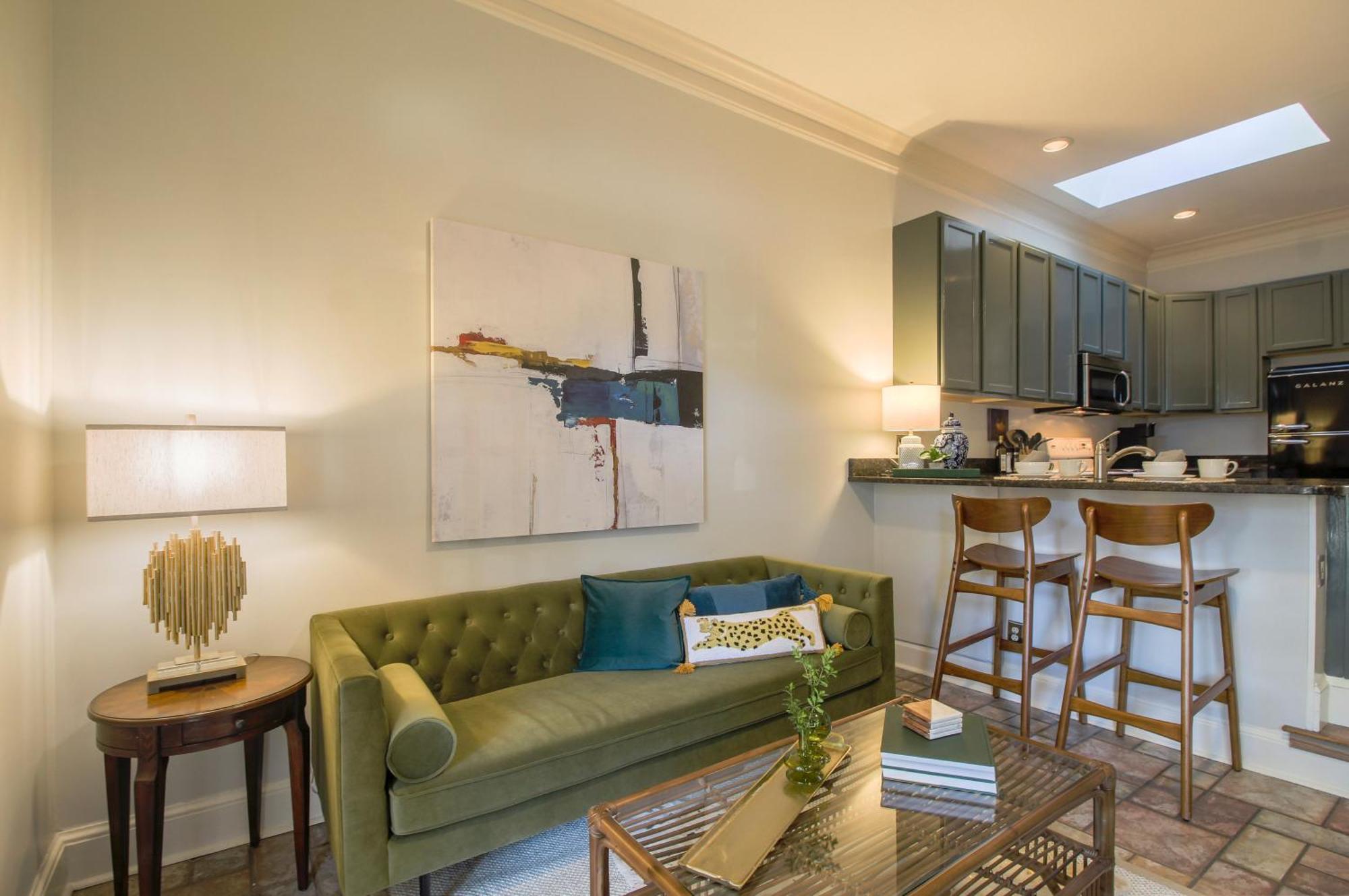 Private Patio Retreat In Charming Downtown Lägenhet Savannah Exteriör bild
