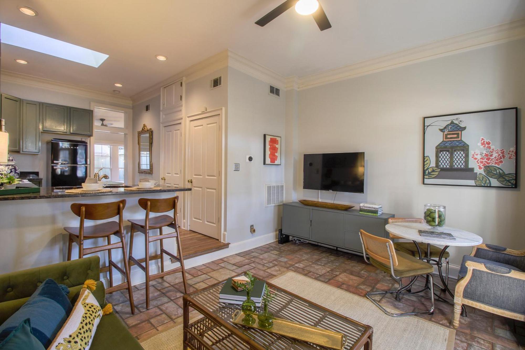 Private Patio Retreat In Charming Downtown Lägenhet Savannah Exteriör bild