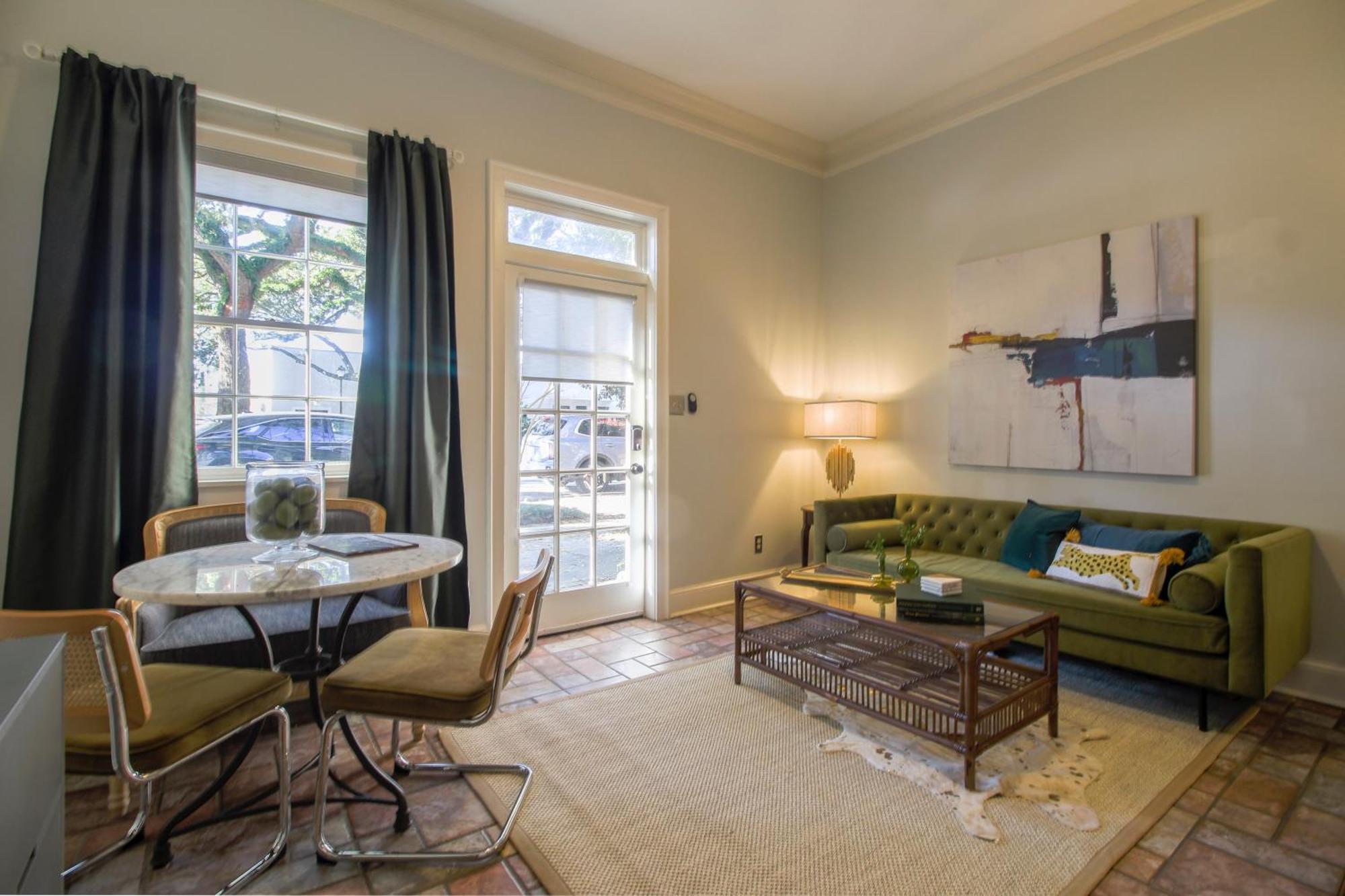 Private Patio Retreat In Charming Downtown Lägenhet Savannah Exteriör bild